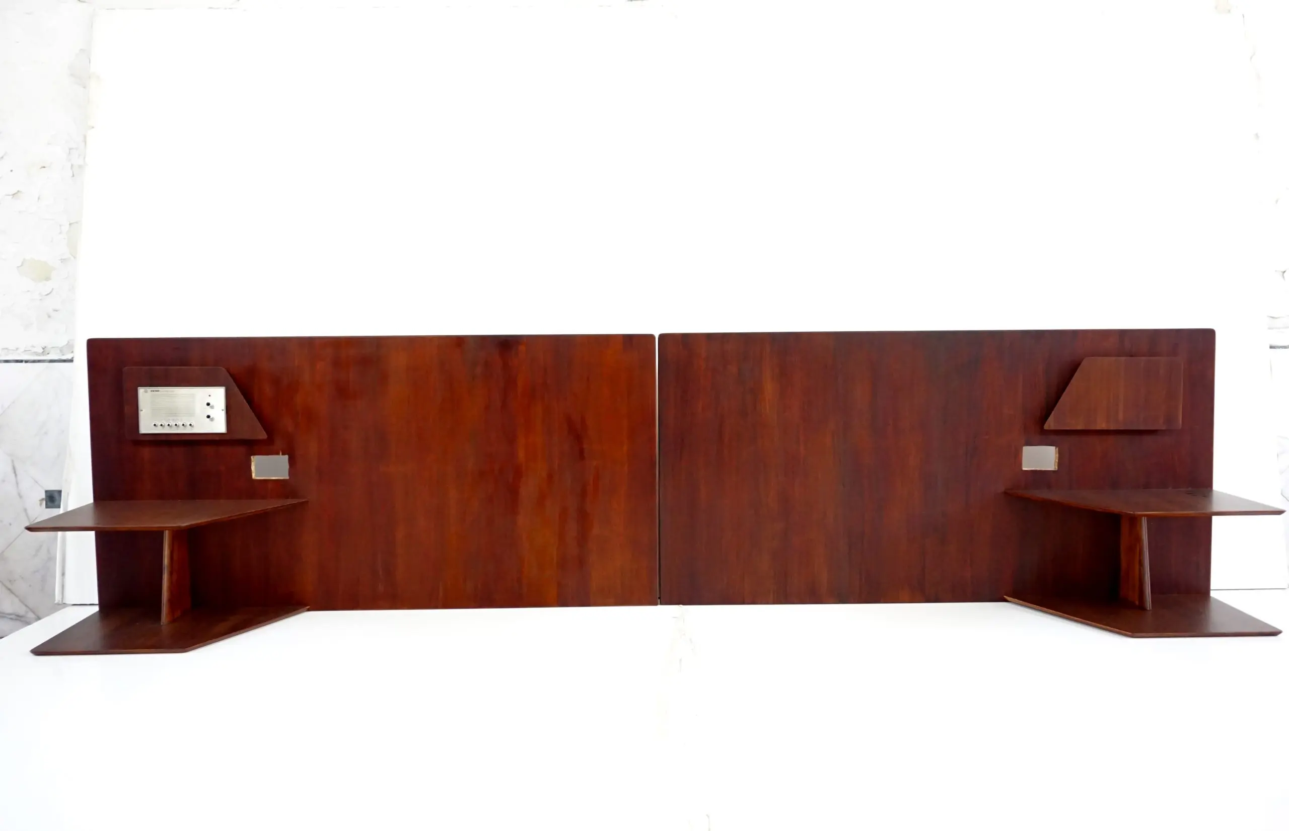 Gio Ponti, Pair of walnut Headboards from Hotel Royal Naples, 1955 — image 3
