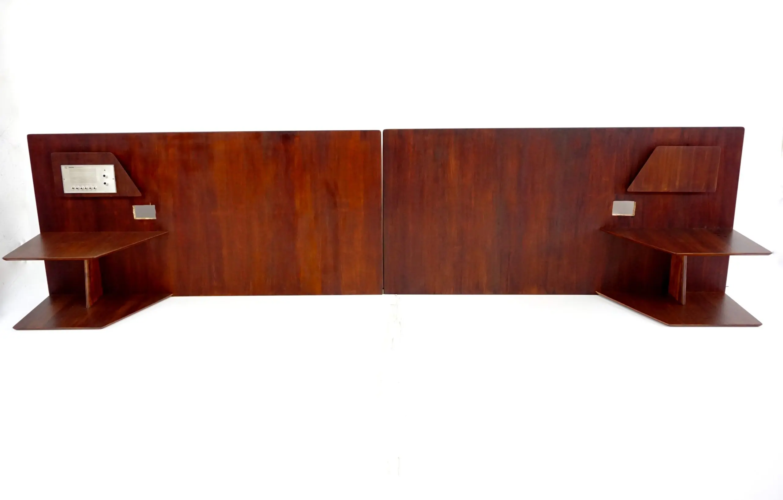 Gio Ponti, Pair of walnut Headboards from Hotel Royal Naples, 1955 — image 2