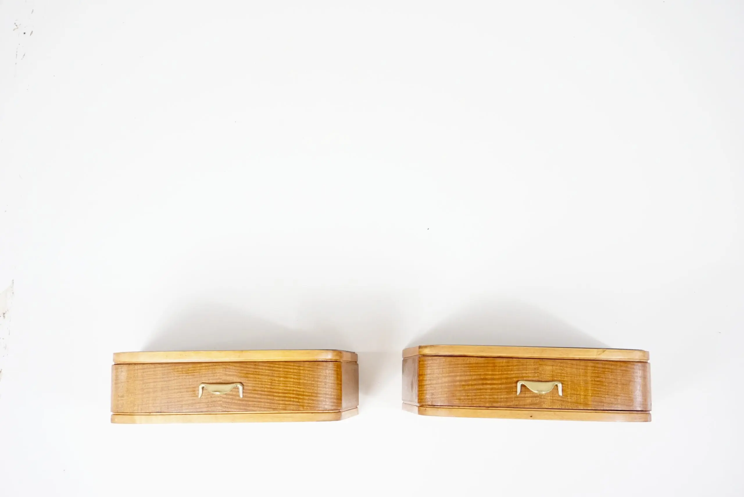 A pair of Osvaldo Borsani floating bedside tables, wall mounted, 1950 — image 3