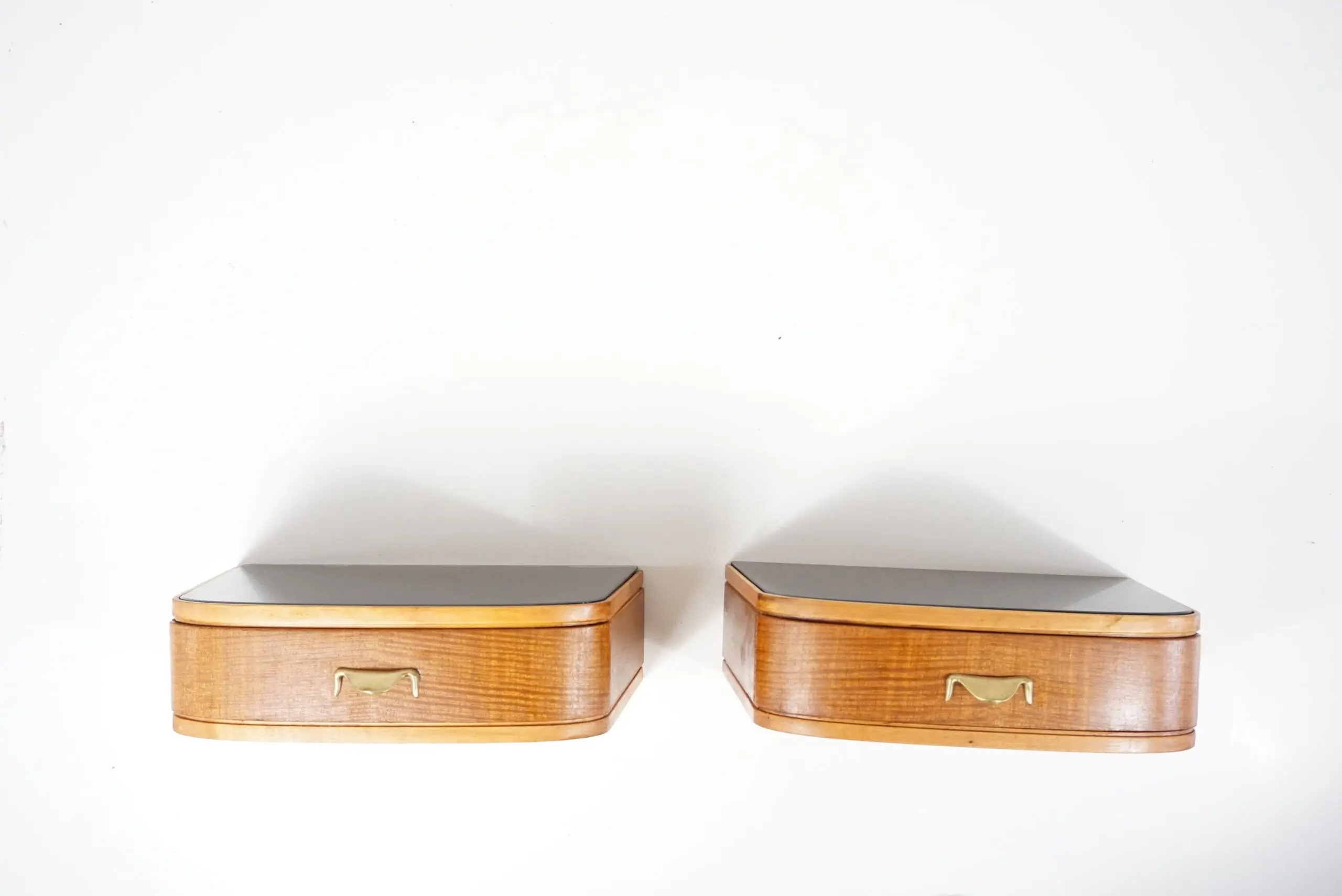 A pair of Osvaldo Borsani floating bedside tables, wall mounted, 1950 — image 1