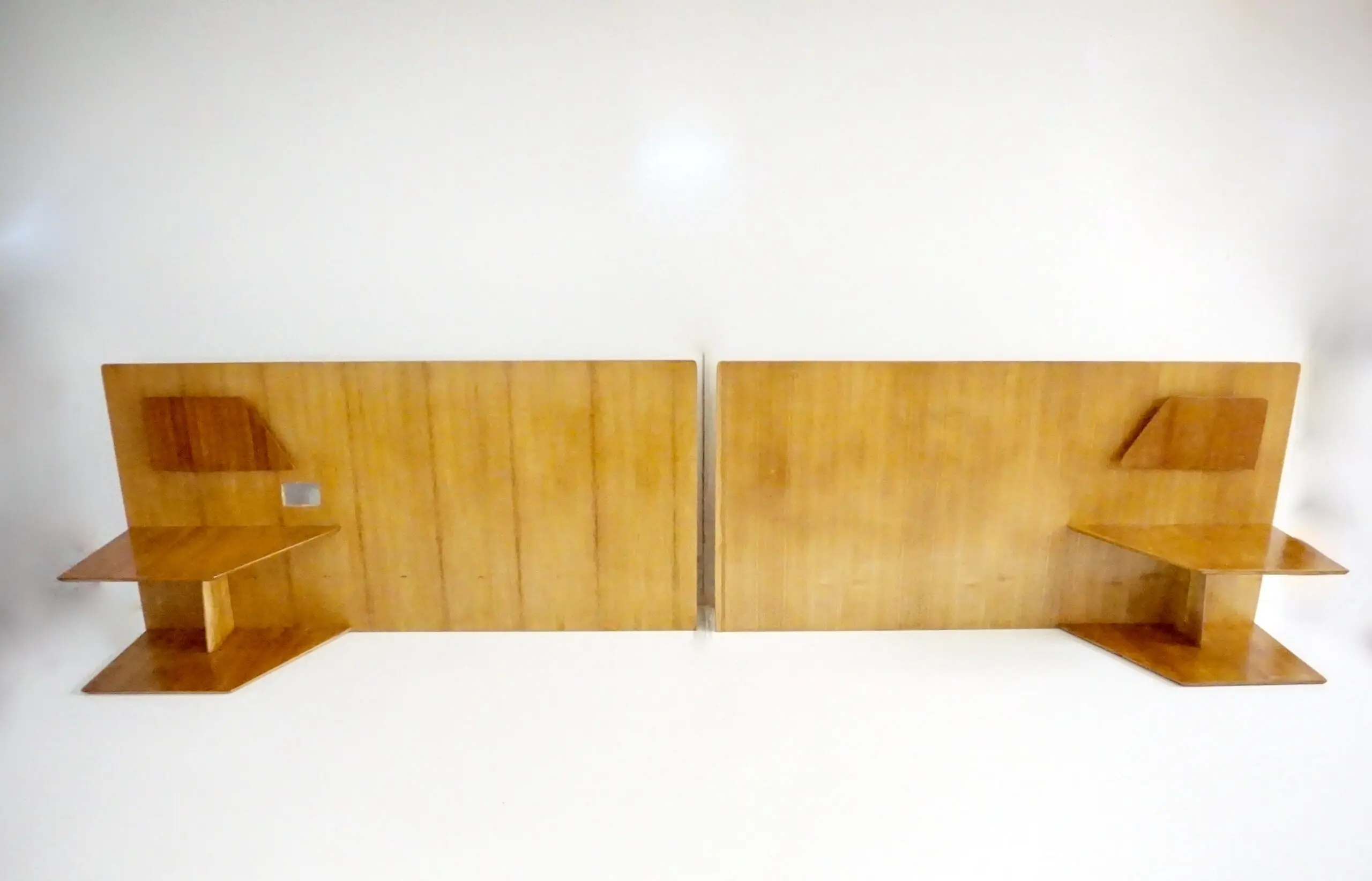 Gio Ponti pair of rare elm wood Headboards fitted bedside tables, Hotel Royal, 1955 — image 1